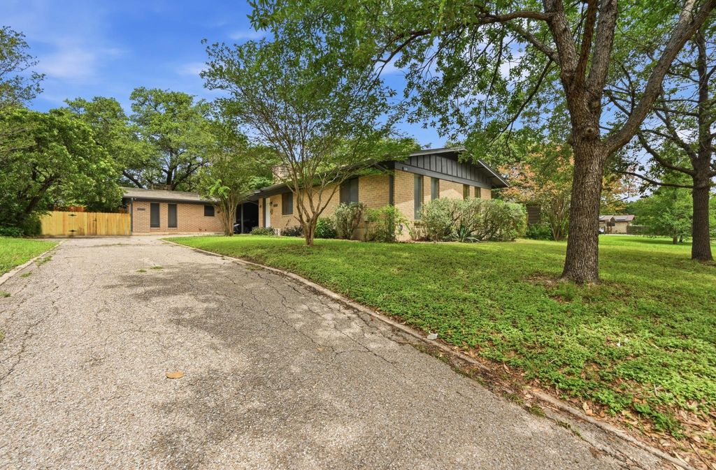8910 Little Walnut A, Austin, TX 78758