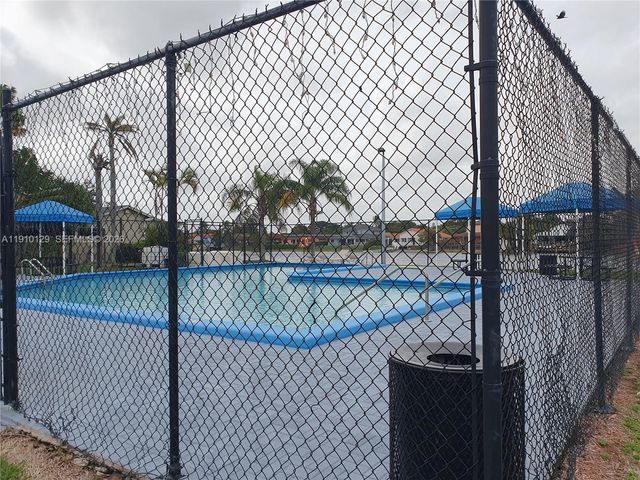 6702 SW 152nd Pl 28-02, Miami, FL 33193