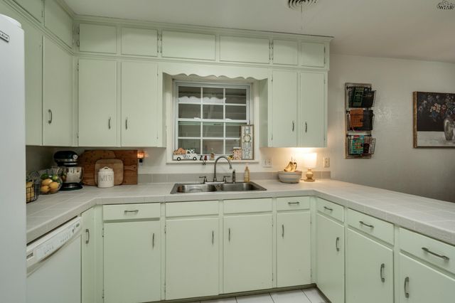 1513 JOHNSON ROAD, Iowa Park, TX 76367
