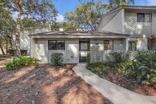 96 Mathews Dr Apt 213, Hilton Head Island, SC 29926