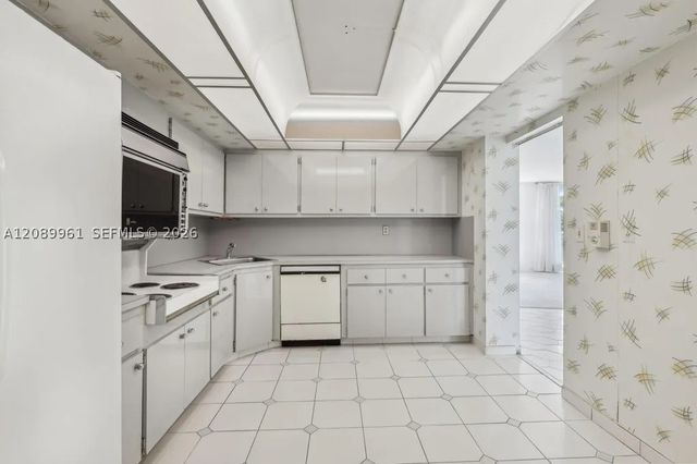 2150 Sans Souci Blvd C402, North Miami, FL 33181