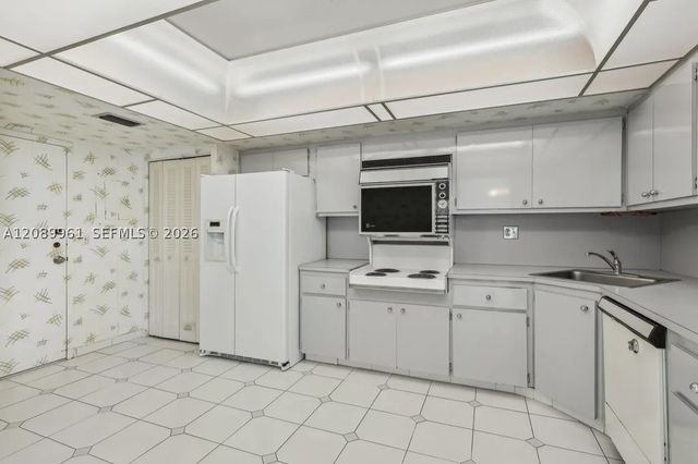 2150 Sans Souci Blvd C402, North Miami, FL 33181