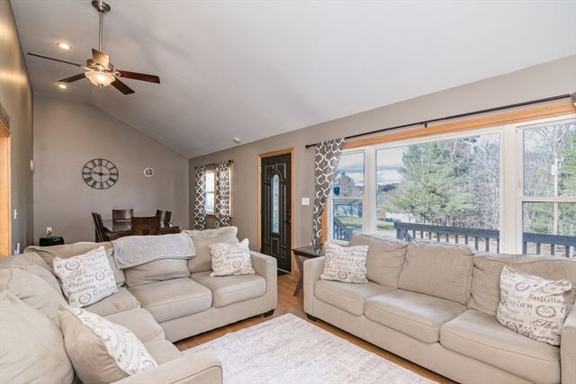 7 Kaolin Rd, Blandford, MA 01008