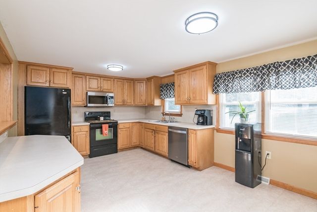 7 Kaolin Rd, Blandford, MA 01008