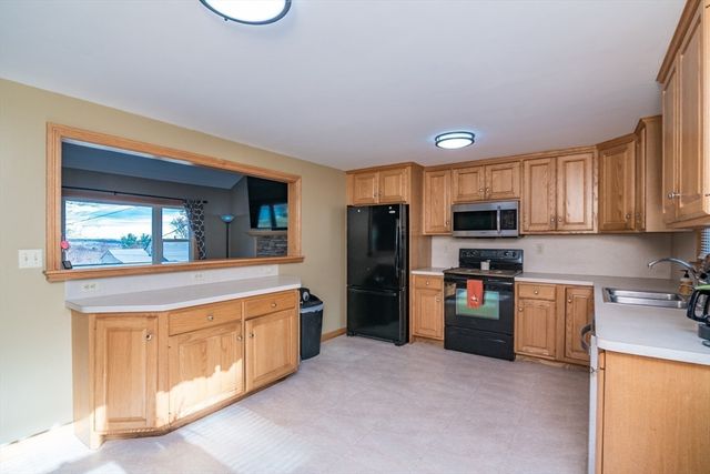 7 Kaolin Rd, Blandford, MA 01008