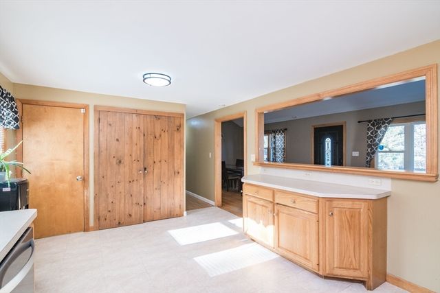 7 Kaolin Rd, Blandford, MA 01008