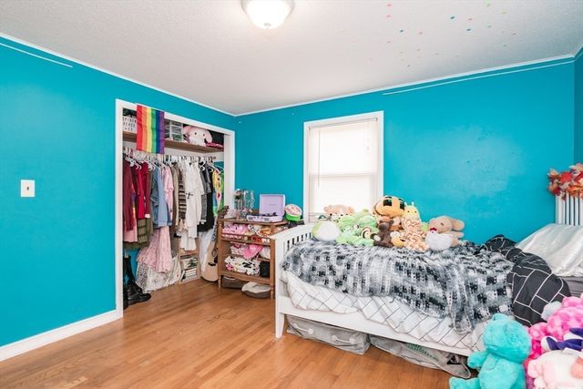 7 Kaolin Rd, Blandford, MA 01008