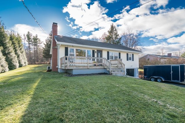 7 Kaolin Rd, Blandford, MA 01008