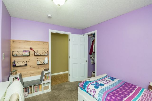 7 Kaolin Rd, Blandford, MA 01008