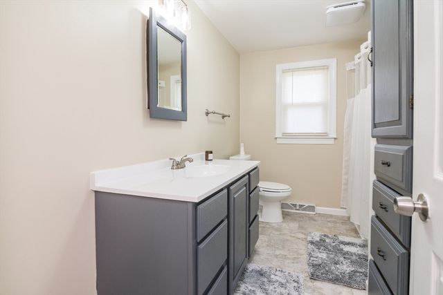 7 Kaolin Rd, Blandford, MA 01008