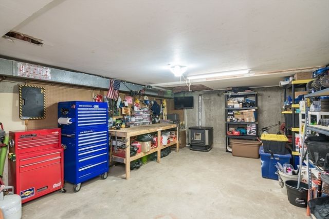 7 Kaolin Rd, Blandford, MA 01008