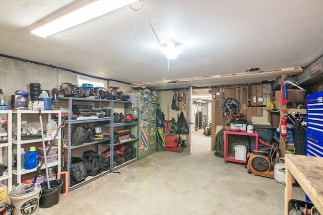 7 Kaolin Rd, Blandford, MA 01008