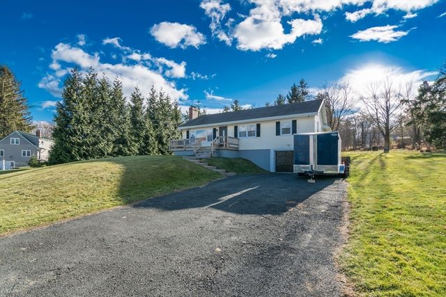 7 Kaolin Rd, Blandford, MA 01008