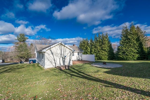 7 Kaolin Rd, Blandford, MA 01008