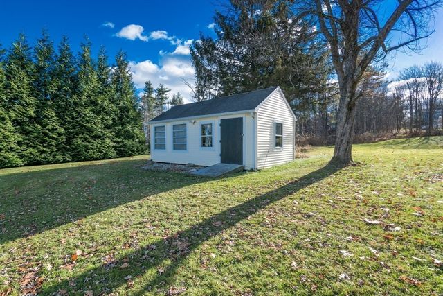 7 Kaolin Rd, Blandford, MA 01008