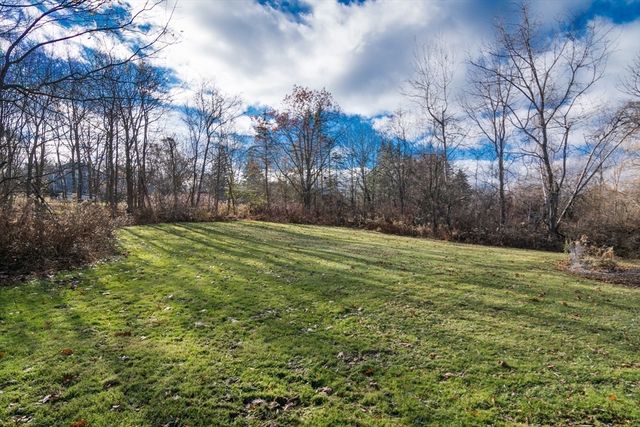 7 Kaolin Rd, Blandford, MA 01008