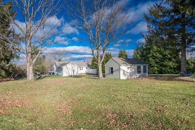 7 Kaolin Rd, Blandford, MA 01008
