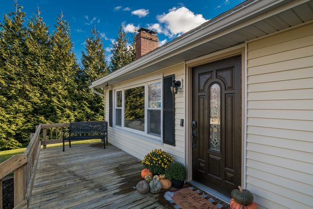 7 Kaolin Rd, Blandford, MA 01008