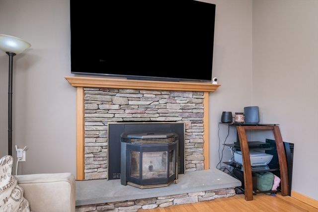 7 Kaolin Rd, Blandford, MA 01008