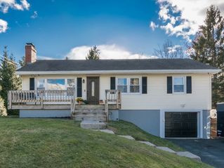 7 Kaolin Rd, Blandford, MA 01008