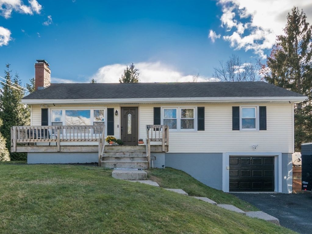 7 Kaolin Rd, Blandford, MA 01008