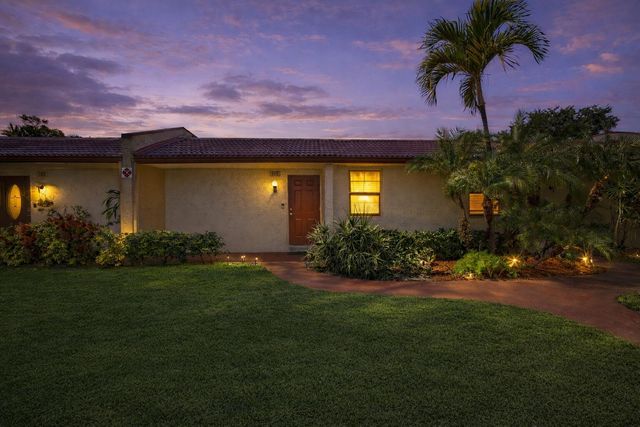 105 Lake Irene Drive, West Palm Beach, FL 33411