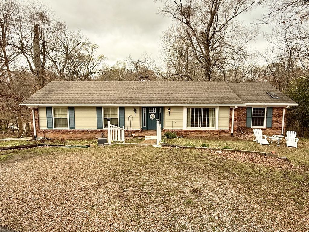 544 Indian Lake Rd, Hendersonville, TN 37075