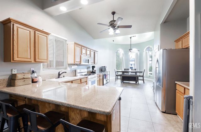 325 Dani Rose Lane, Bakersfield, CA 93308