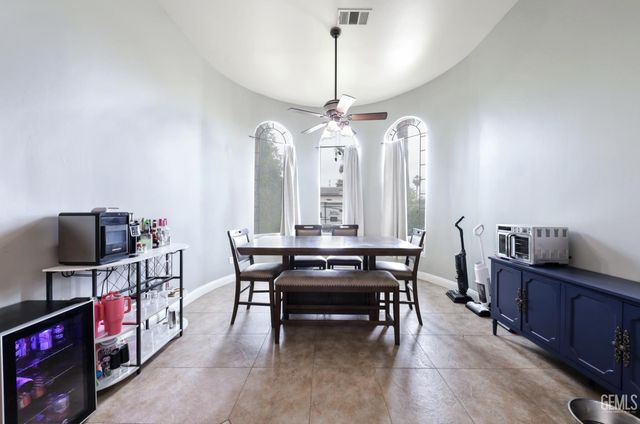 325 Dani Rose Lane, Bakersfield, CA 93308