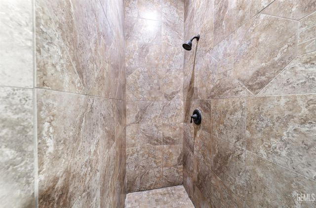 325 Dani Rose Lane, Bakersfield, CA 93308