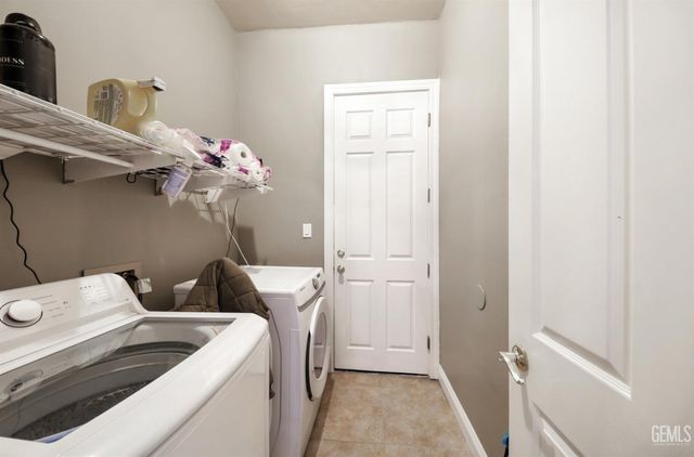 325 Dani Rose Lane, Bakersfield, CA 93308