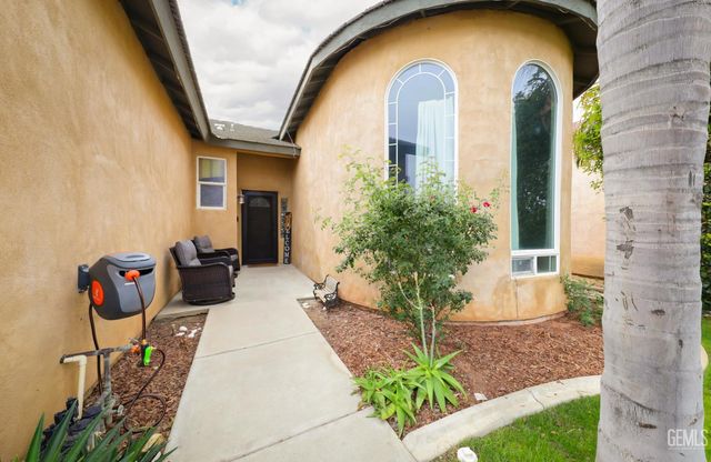325 Dani Rose Lane, Bakersfield, CA 93308