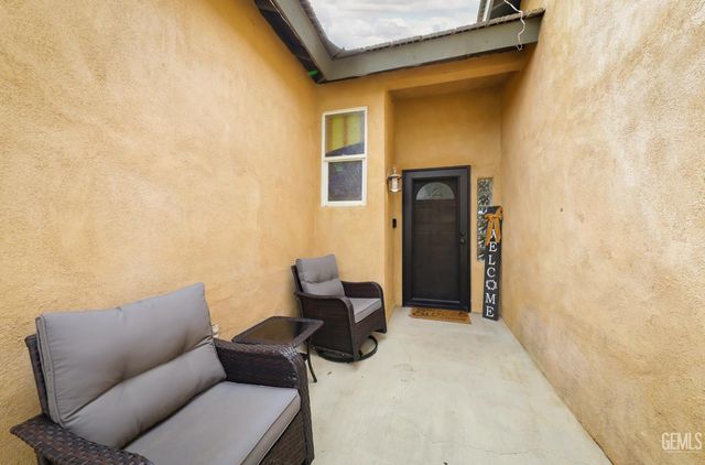 325 Dani Rose Lane, Bakersfield, CA 93308