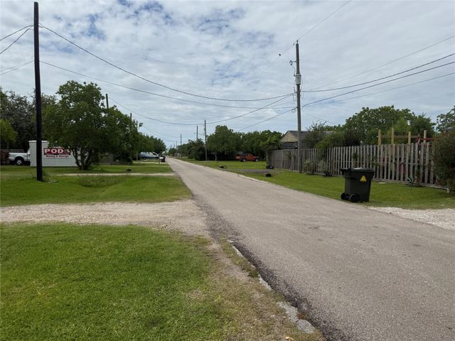 NA 8th, San Leon, TX 77539