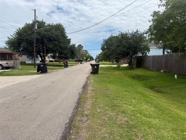 NA 8th, San Leon, TX 77539