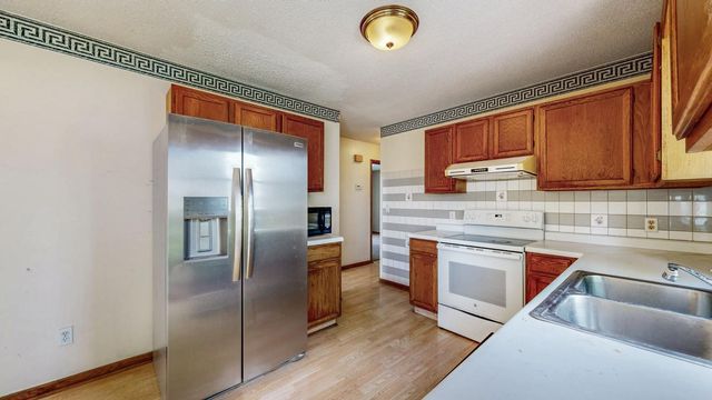 890 W Village Circle SE, Rochester, MN 55904
