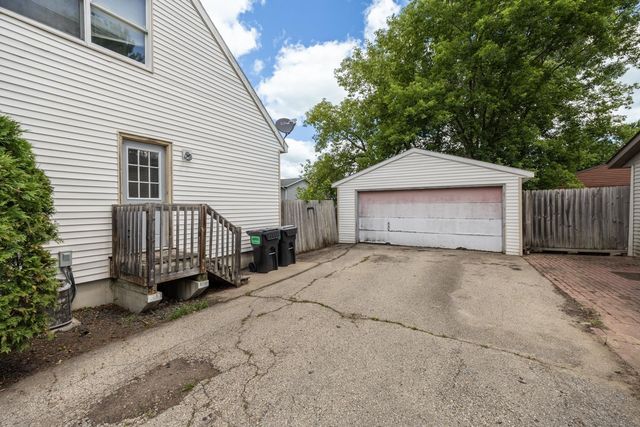 890 W Village Circle SE, Rochester, MN 55904