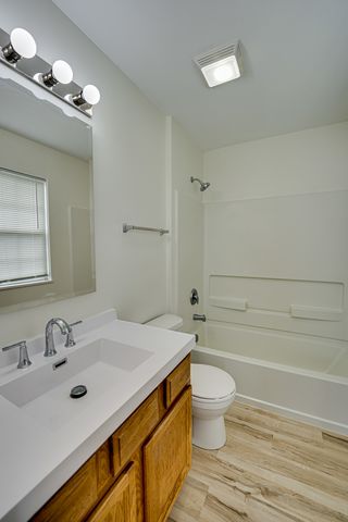 3821 Bailey Road 3821, Yorkville, IL 60560
