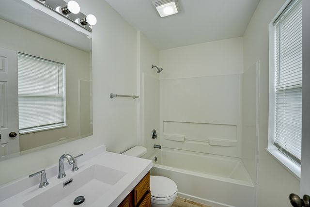 3821 Bailey Road 3821, Yorkville, IL 60560