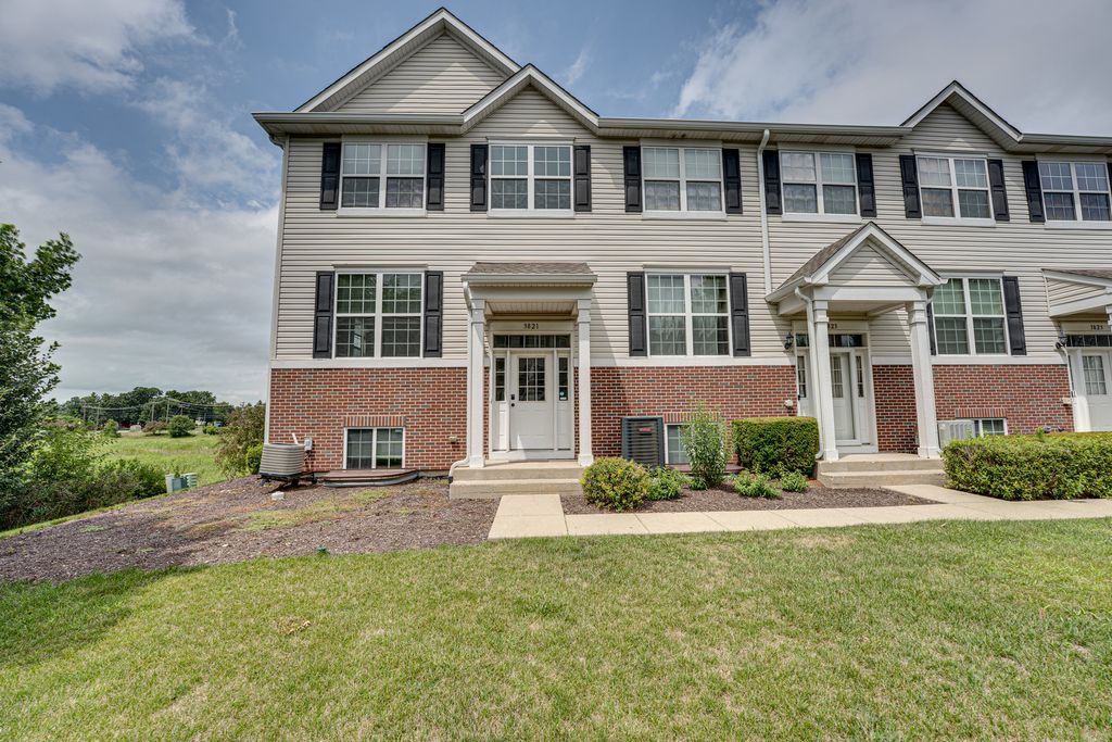 3821 Bailey Road 3821, Yorkville, IL 60560