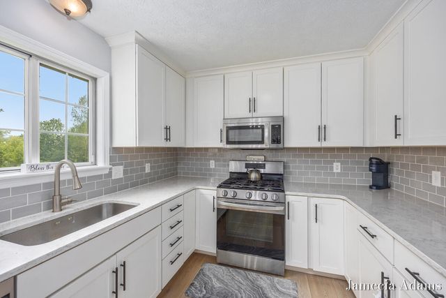 5204 Discovery Drive, Grand Rapids, MI 49508