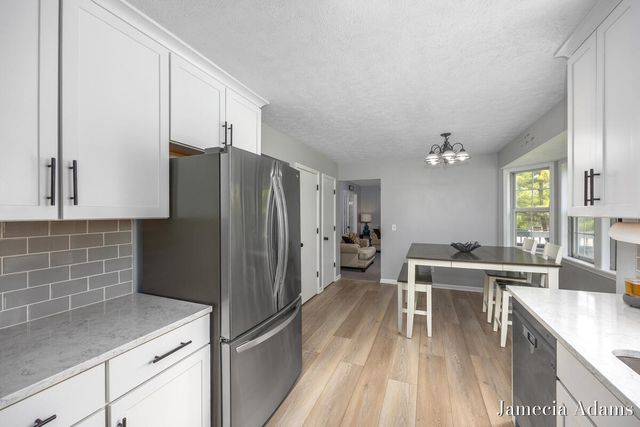5204 Discovery Drive, Grand Rapids, MI 49508