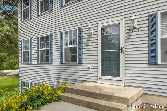 5204 Discovery Drive, Grand Rapids, MI 49508