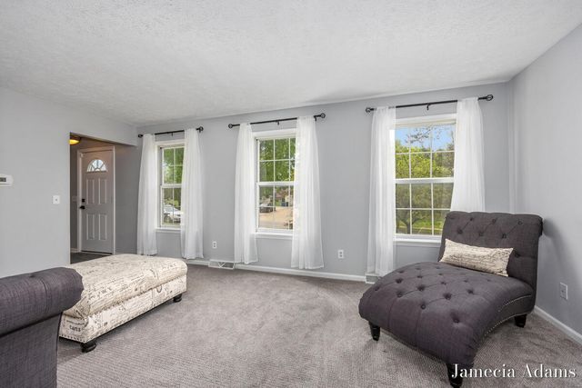 5204 Discovery Drive, Grand Rapids, MI 49508