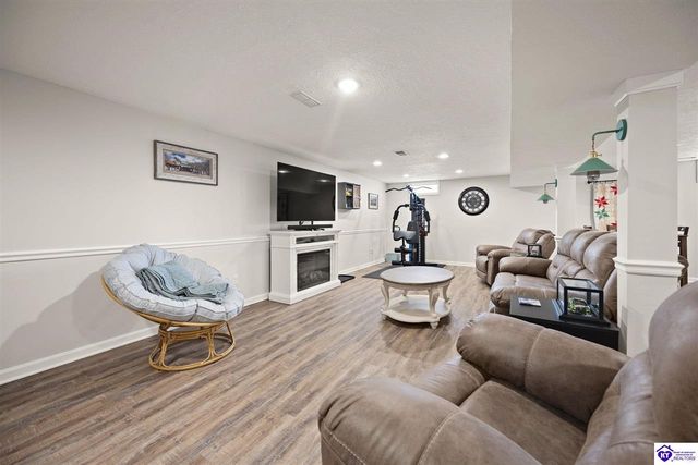 22 W Rainbow Way, Elizabethtown, KY 42701