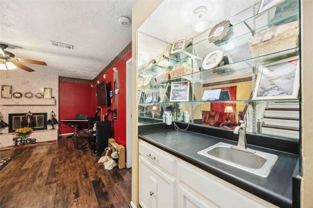 8607 Causeway Drive, Houston, TX 77083