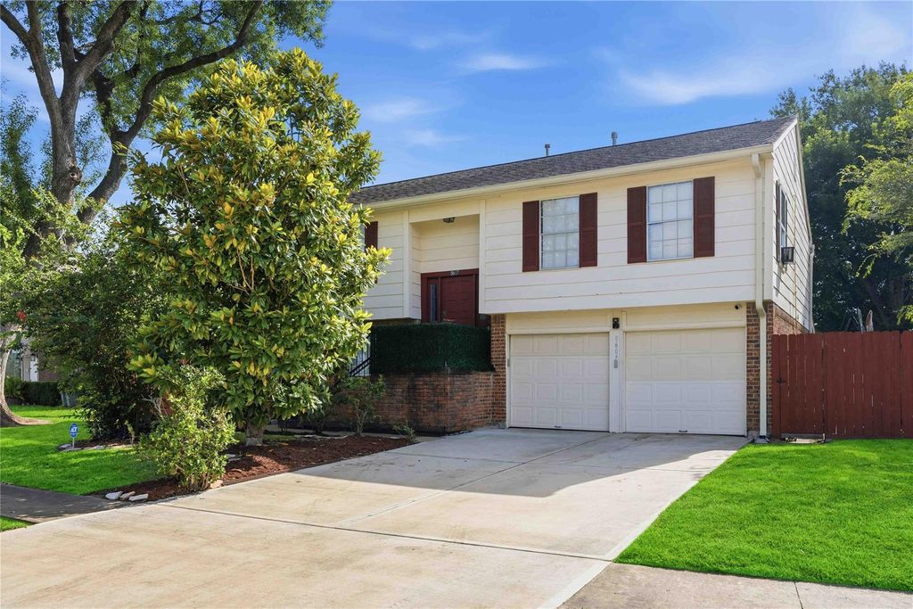 8607 Causeway Drive, Houston, TX 77083