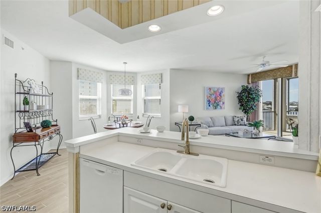 450 Launch CIR 501, Naples, FL 34108