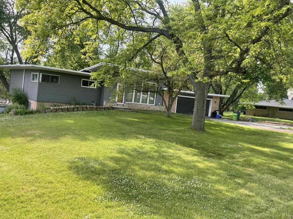 4625 N 149th STREET, Brookfield, WI 53005