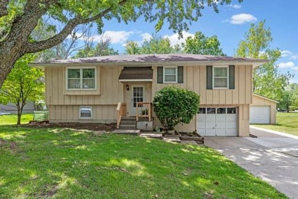 330 E Hatten Street, Drexel, MO 64742